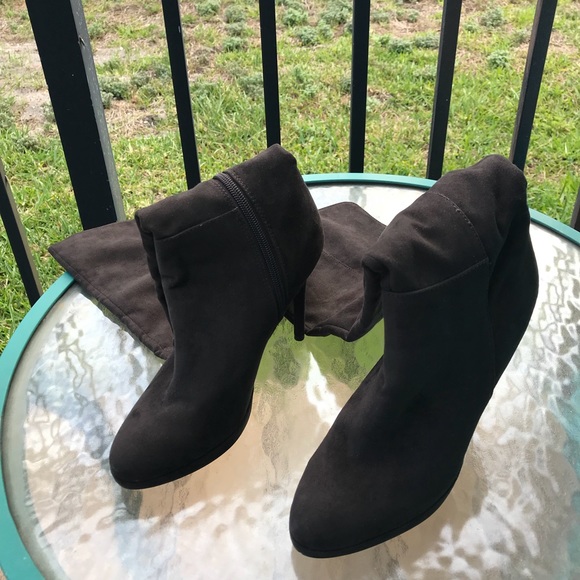 Dark Grey/black suede knee high boots - Picture 4 of 6